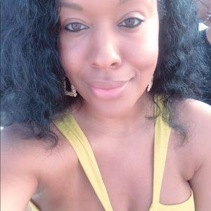 Meet your Posher, Chanel